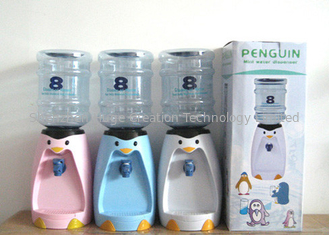 Китай 2,5 литра электрического разливочного автомата воды миниатюрного распределителя воды пингвина мини 8 стекел мультфильма выпивая чашки Дринкваре поставщик