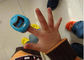 Дисплей ОЛЭД оксиметр ИМПа ульс голубых/пинка/желтого цвета кончика пальца для детей поставщик